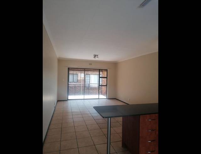 2 BEDROOM TOWNHOUSE FOR SALE IN SONNEVELD